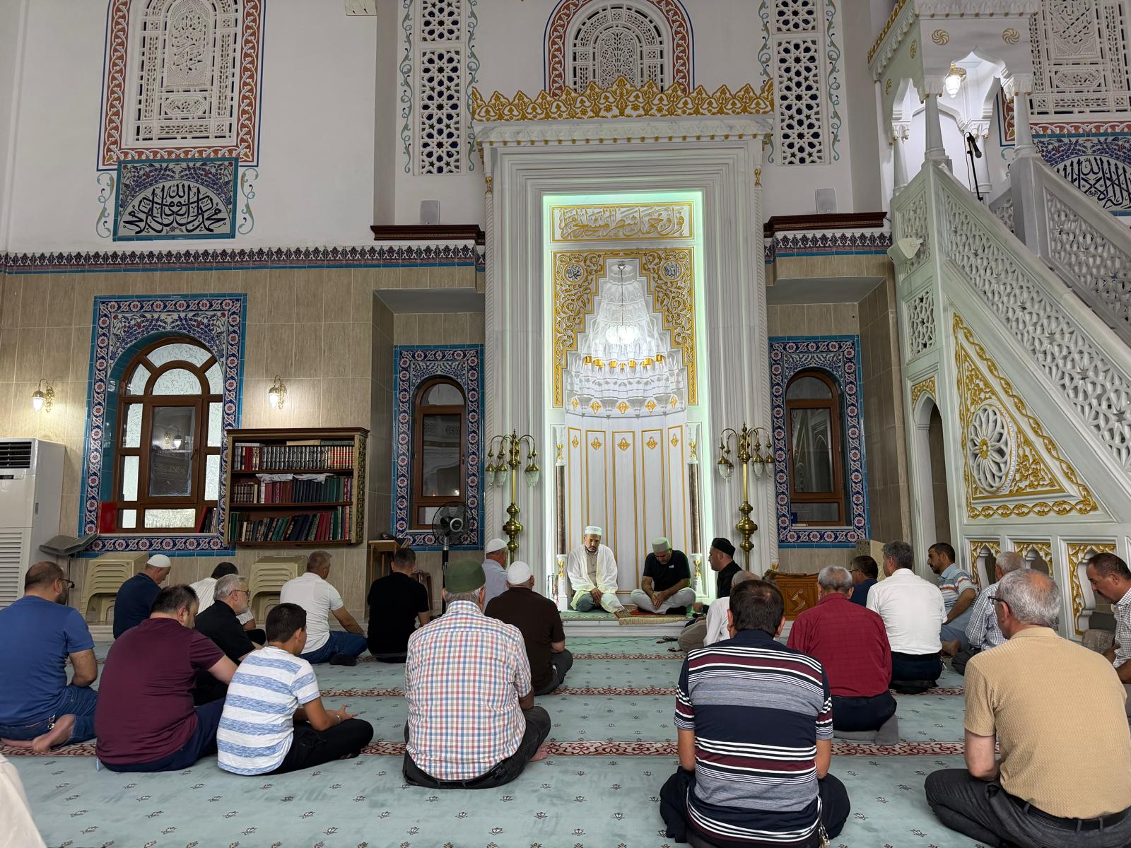 Fakülte Yönetimimiz İle Akademik ve İdari Personelimiz, Merhum Ahmet Zafer Aydemir ve Eşi Azize Aydemir İçin Düzenlenen Kelime-i Tevhid ve Dua Programına Katıldı